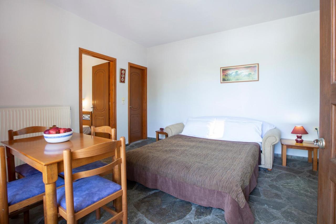 Giapis Apartment Mikros Gialos Exterior photo