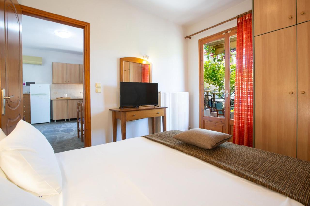 Giapis Apartment Mikros Gialos Exterior photo